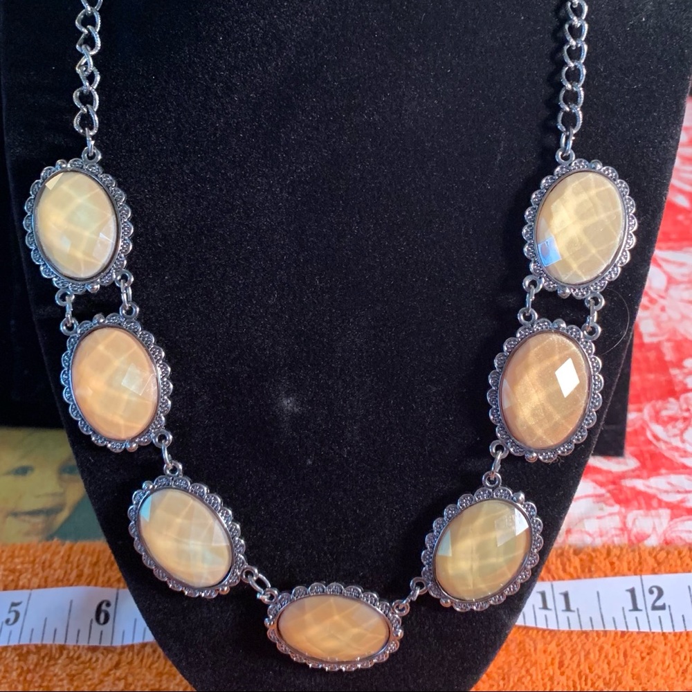 Statement necklace Victorian style creme silver